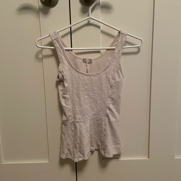 Kirra x small tank - Picture 1 of 2